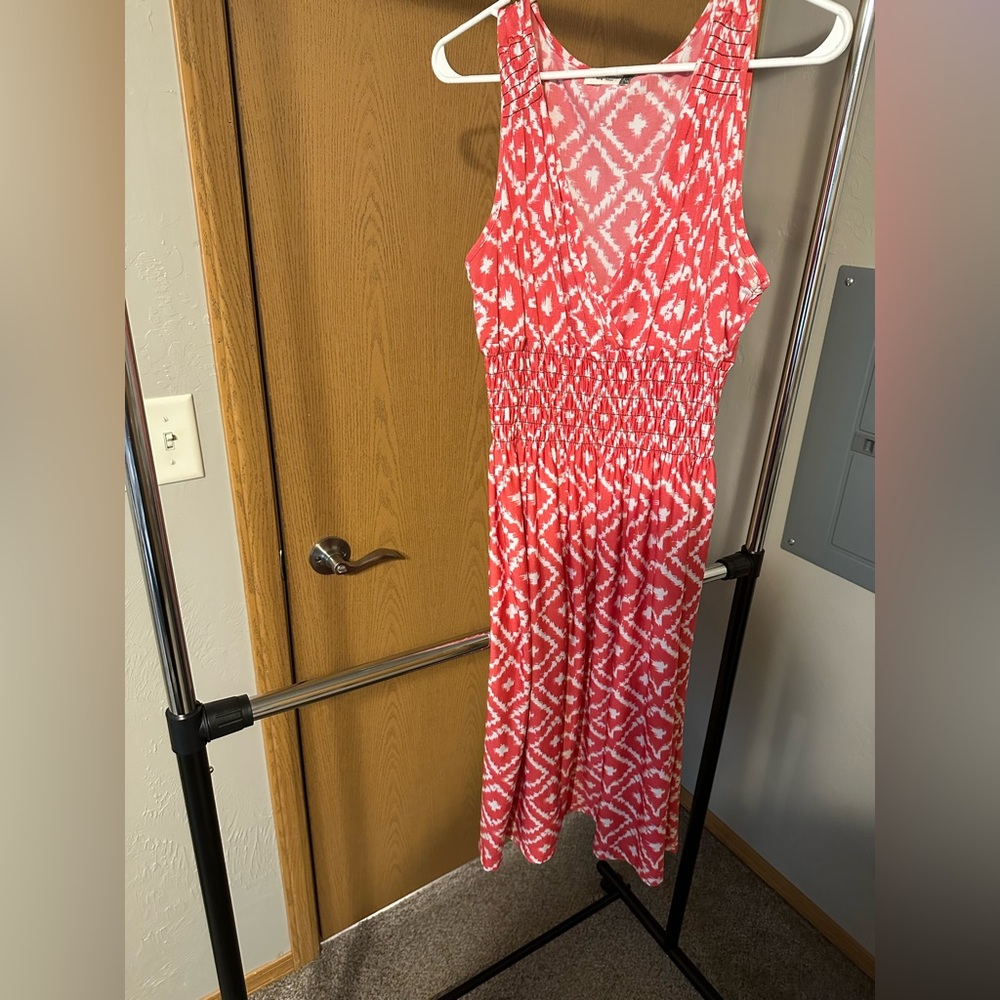 Women’s plus size 1X hot pink and white beach/summer dress.